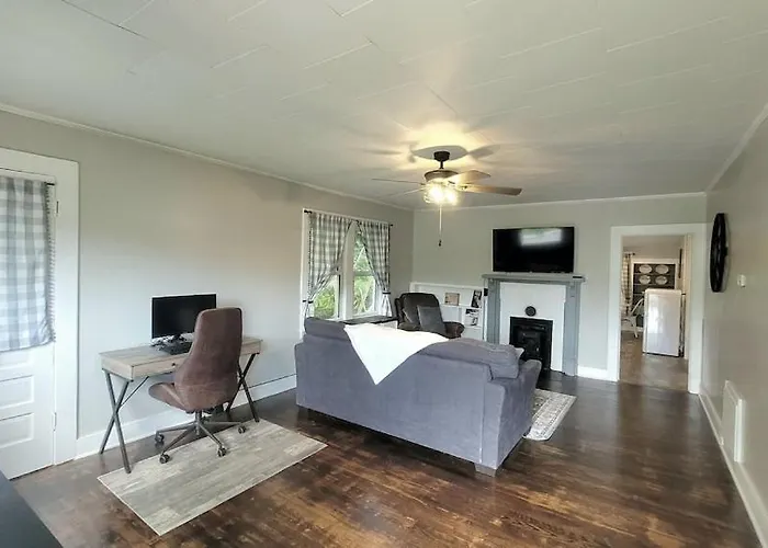Charming 2 Bedroom 1 Bath Farm Style House