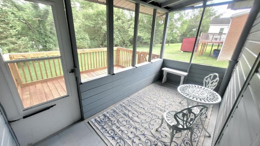 Charming 2 Bedroom 1 Bath Farm Style House Holiday home