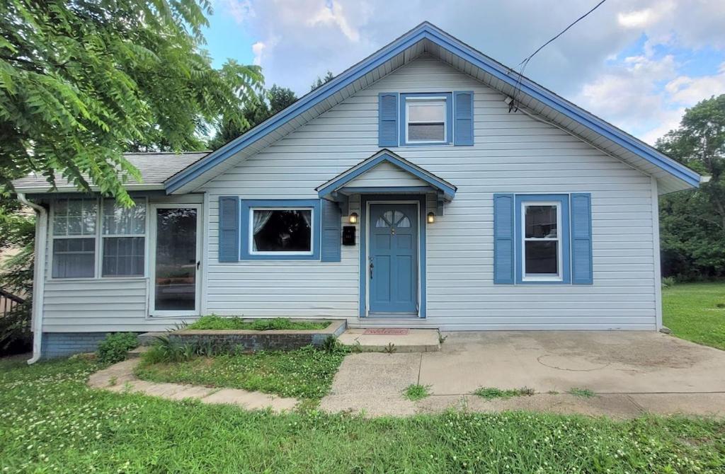 Charming 2 Bedroom 1 Bath Farm Style House Holiday home Mount Airy