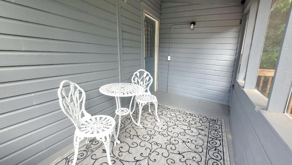 Charming 2 Bedroom 1 Bath Farm Style House Holiday home *