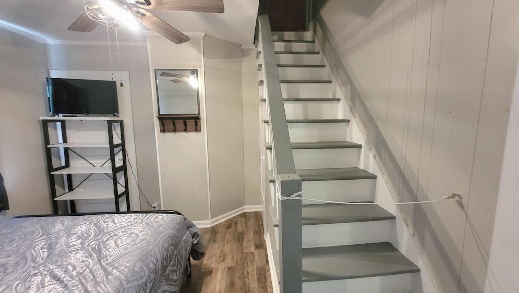 Charming 2 Bedroom 1 Bath Farm Style House